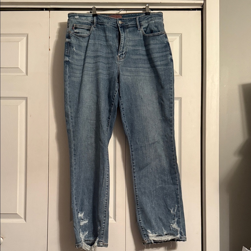 Judy Blue Distressed Boyfriend Jeans in Blue